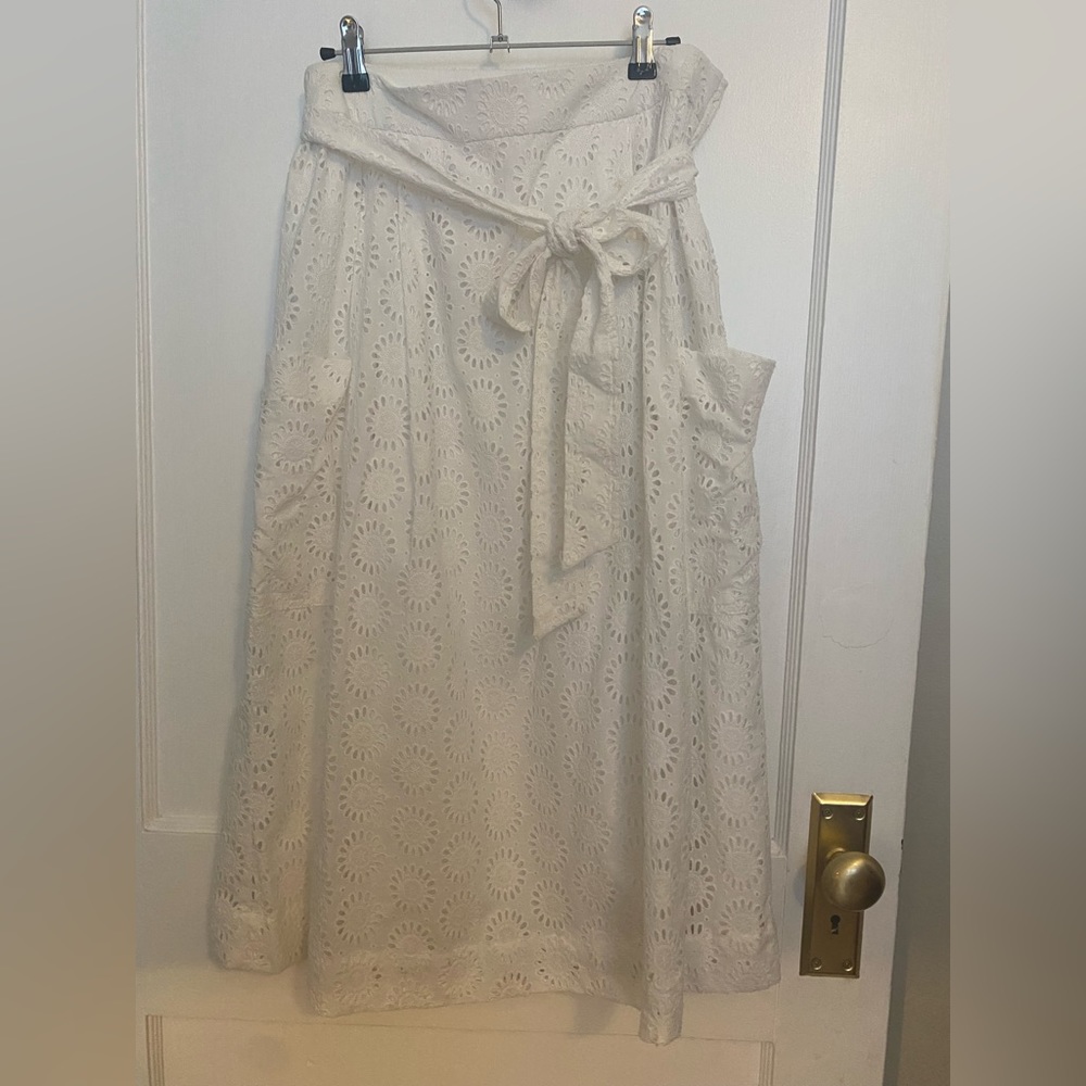 Lilly Pulitzer White skirt, GUC, Size 10